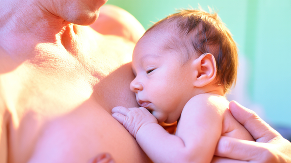 Magia primului contact piele-pe-piele: Un start de neprețuit pentru bebelușul tău