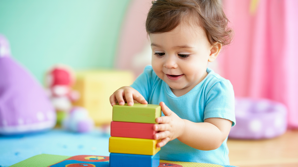 Micul tău arhitect: Cum să sprijini coordonarea ochi-mână la copilașul tău?