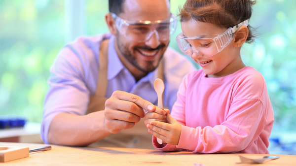 Sculptura în lemn pentru copii: cum să creați linguri și decorațiuni cu unelte sigure